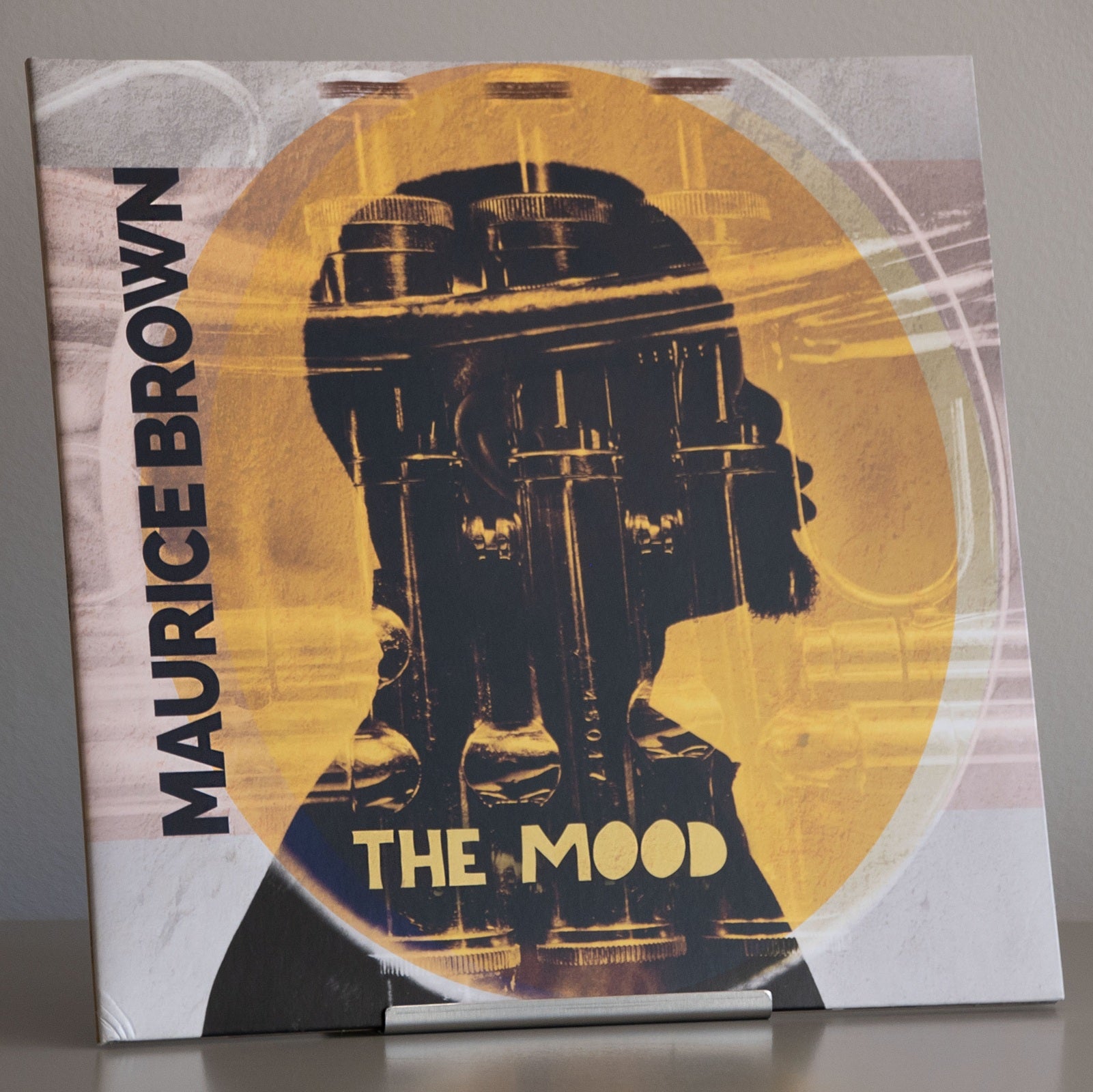 Penguin x MOEBE platenstandaard van roestvrij staal met vinylhoes als now playing display