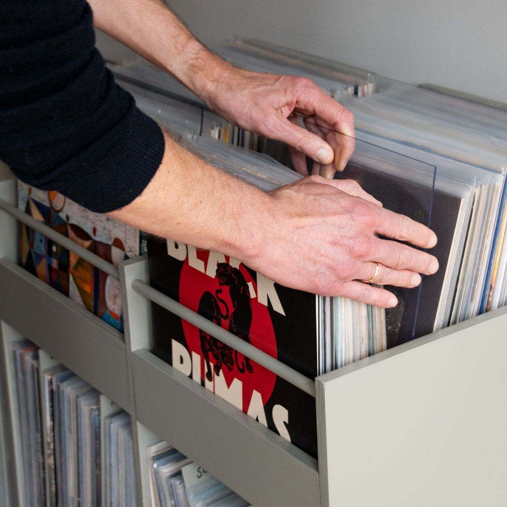 Plexiglas für Schallplatten – hält Haustiere von der LP-Aufbewahrung fern