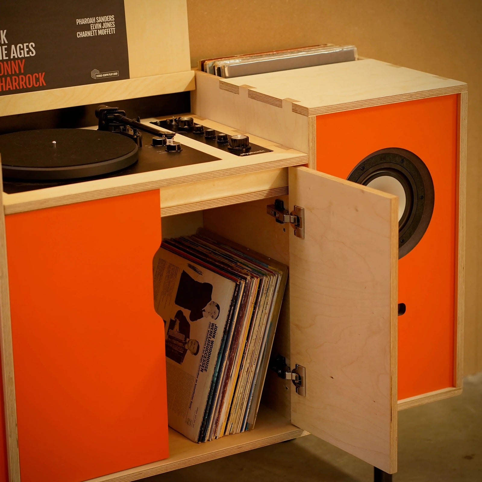 Plyphonic Model B Audiomöbel