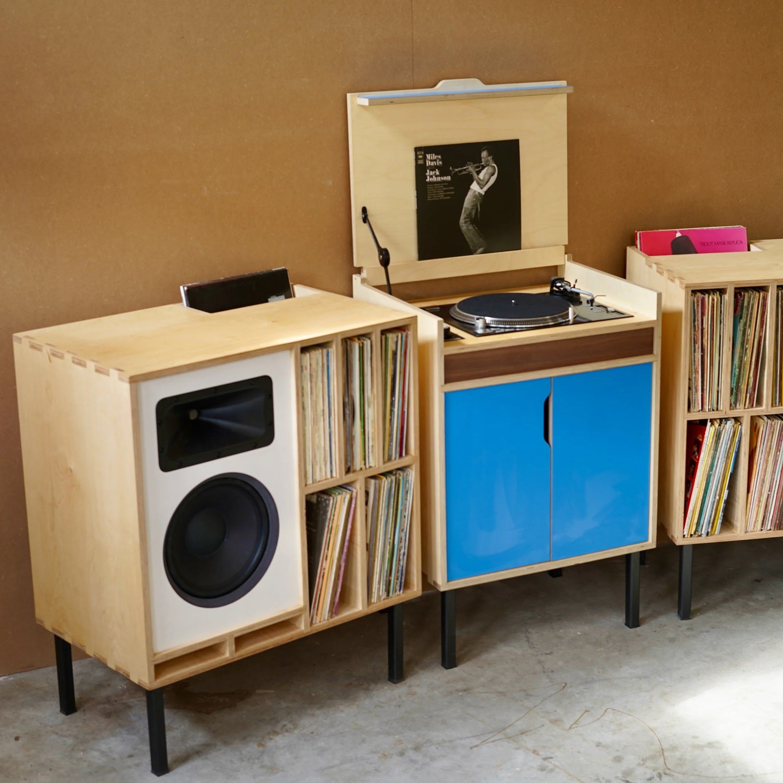 Plyphonic Model A Audiomöbel