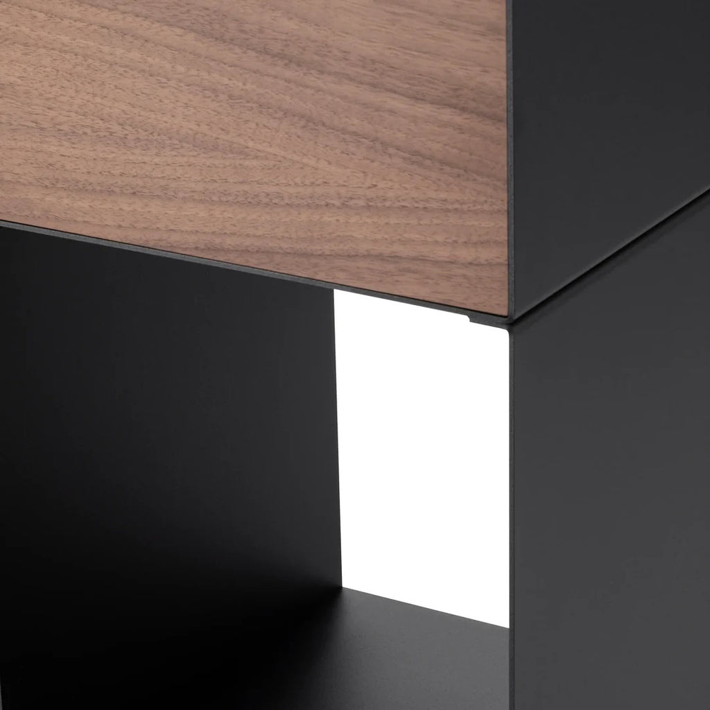 LOIA Le Digger Vinyl Regal