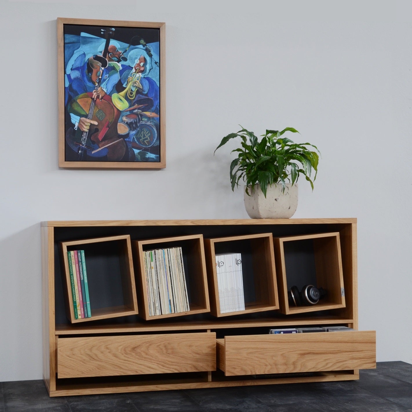Vooraanzicht van het Sinfonic Audio sideboard voor platen en hifi-apparatuur