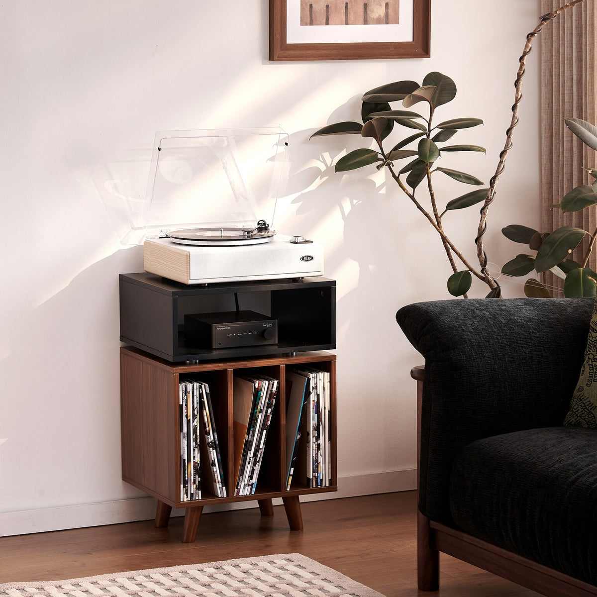 NorStone Stockholm 700 platenkast in zwart met walnoot voor platenspeler en vinylcollectie.